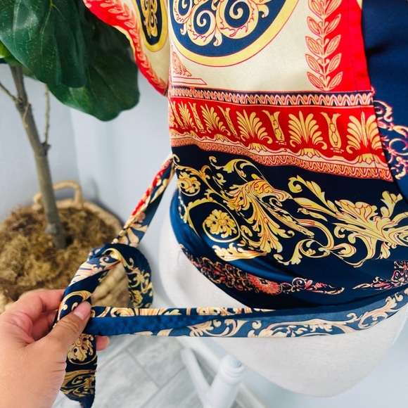 Pretty Little thing Baroque Gold Chain Wrap Crop Midi Top - Picture 6 of 6